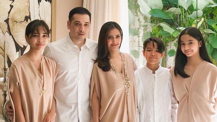 Cut Tary Bagikan Foto Bersama Keluarga, Ada Dua Anak Kandung Richard Kevin yang Jarang Terekspos