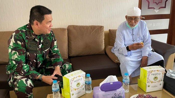 Kunjungan Pertama Danrem 074/Warastrama ke Ponpes Ngruki, Temui Abu Bakar Ba'asyir yang Baru Bebas