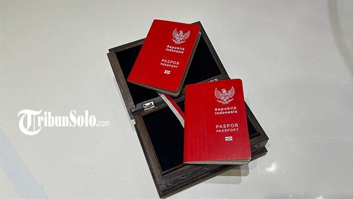 PASPOR - Ilustrasi paspor. TKW asal Solo diduga mengalami penahanan paspor oleh majikan dan agen di Malaysia, belum lama ini. Suami korban meminta bantuan Pemkot Solo agar istrinya bisa pulang dengan selamat.