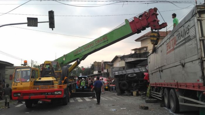 Sopir Truk Fuso yang Terlibat Kecelakaan Beruntun di Mojosongo Solo hingga Kini Masih Syok