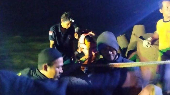 Dramatis, Seorang Pemancing Terjepit Batu Seberat 100 Kg, Proses Evakuasi Butuh 1,5 Jam