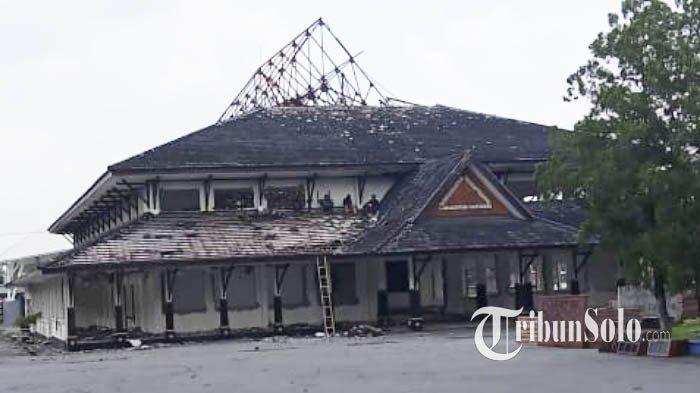 Gedung Wanita Karanganyar. Dirobohkan untuk dibangun bangunan baru, yakni Gedung Kebudayaan Karanganyar.