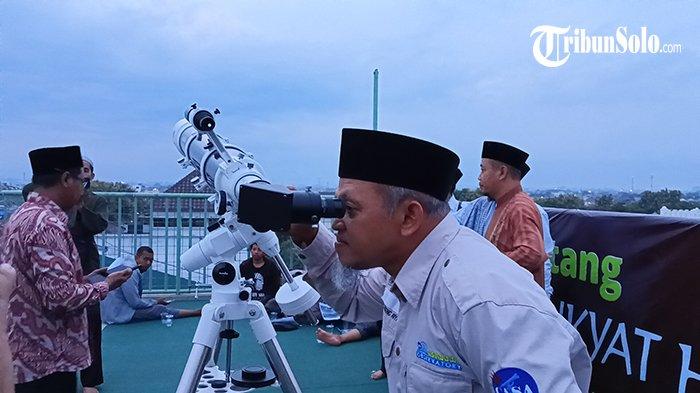 Pantauan hilal yang dilakukan di Pusat Astronomi Pondok Pesantren Assalam Sukoharjo untuk menentukan 1 Ramadhan 1445 Hijriah, Minggu (10/3/2024).