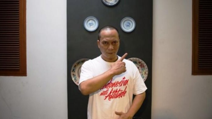 Chord Kunci Gitar dan Lirik Lagu Bebas - Iwa K, Biarkan Terbang Tinggi Sampai Melayang . .