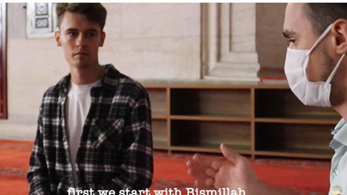 Kisah YouTuber Asal Inggris Jay Palfrey yang Putuskan Jadi Mualaf Setelah Kunjungi Negara Muslim