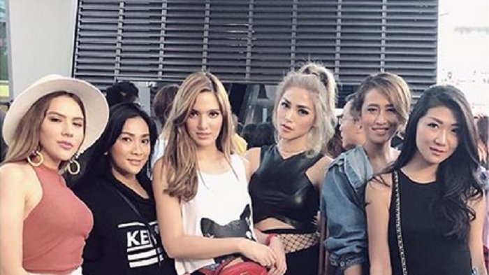 Unggah Foto Bareng Nia Ramadhani dan Girls Squad di Singapura, Kaki Jessica Jadi Sorotan Netizen