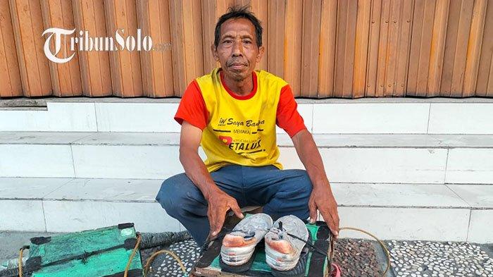 Kisah Joko, 20 Tahun Jadi Tukang Sol Sepatu: Jalan dari Kartasura-Solo, Modal Teh Hangat & Gorengan