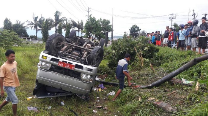 Minibus Rombongan Pegawai Kemensos Terguling di Flyover Kretek Brebes, Satu Orang Tewas
