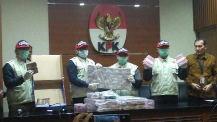 Uang Rp 7 Miliar Dibungkus Plastik Ditemukan KPK Saat OTT di Kantor KONI