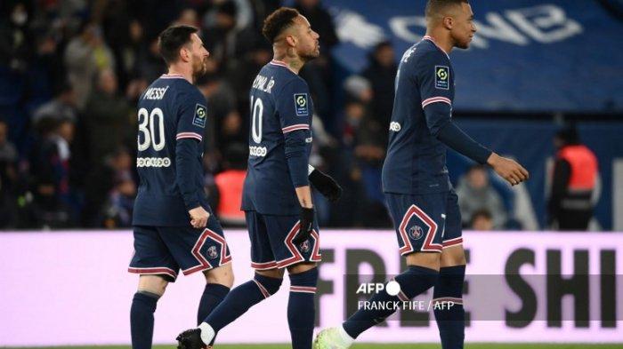 Viral Messi Bengong Lihat Mbappe dan Neymar Berebut Penalti, Diduga Heran dengan Tingkah Rekannya