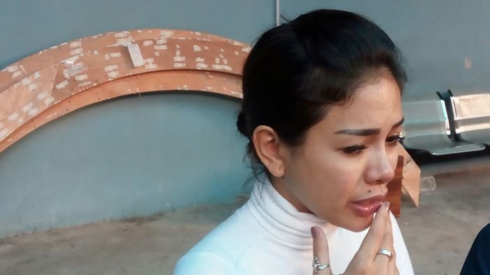 Didatangi Jupe dalam Mimpi, Nikita Mirzani Menangis