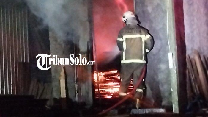 Oven Kayu di Tengah Pemukiman Warga Trucuk Klaten Terbakar, Beruntung Tak Menjalar ke Rumah Warga
