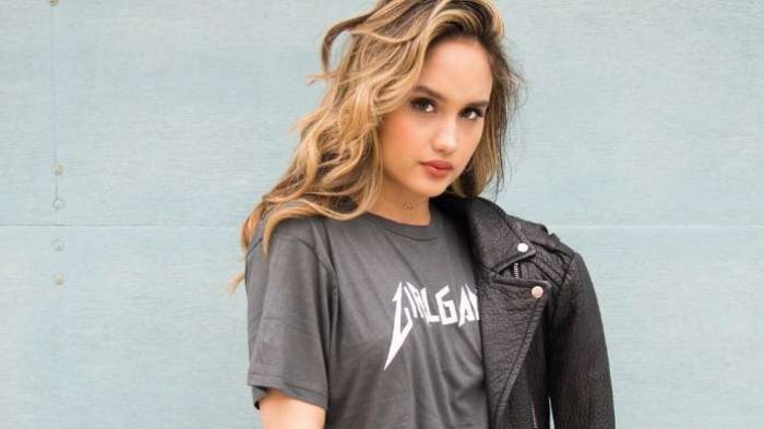 Penampilan Menawan Cinta Laura Banjir Pujian, Model Gaunnya Justru Mengundang Perhatian Netizen!