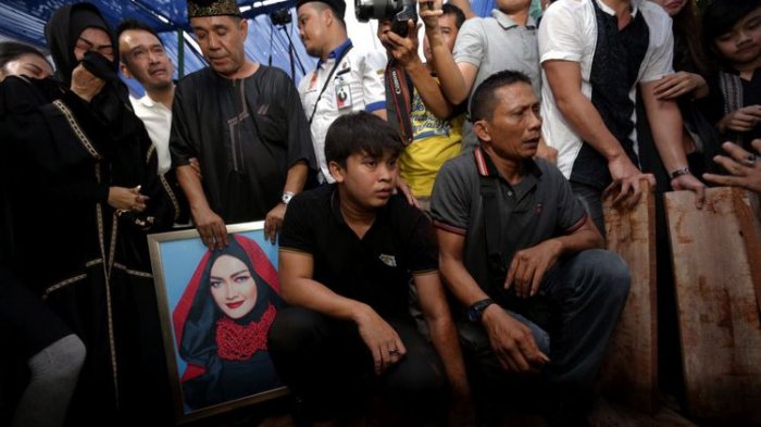 Sedih! Julia Perez Sempat Lakukan Hal Ini di Rumah Sakit Sebelum Meninggal Dunia