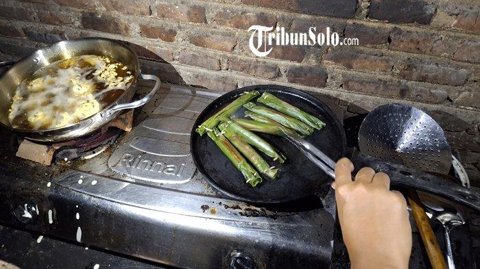 KULINER WONOGIRI - Produksi cabuk Wonogiri di rumah Sarmin di Dusun Pengkol, Desa Pokoh Kidul, Kecamatan Wonogiri, Jawa Tengah. Kuliner ini konon sudah ada sejak tahun 1930-an.