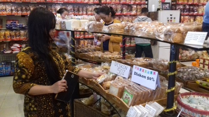 Jelang Natal dan Tahun Baru, Penjualan Toko Roti Ganep Solo Meningkat 10 Persen