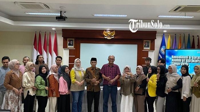 SARASEHAN UT - Universitas Terbuka (UT) Surakarta menggelar kegiatan konsolidasi dan sarasehan alumni sebagai upaya memperkuat hubungan antara perguruan tinggi dengan para lulusannya, Minggu (8/3/2026).