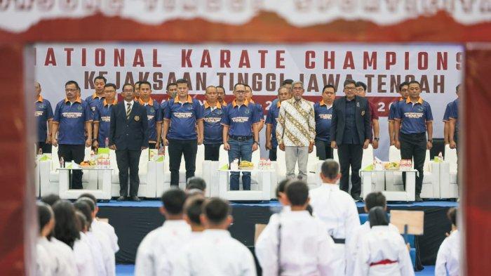 SEKDA JATENG - Sekretaris Daerah Provinsi Jawa Tengah Sumarno saat gelaran Kejuaraan Nasional (Kejurnas) Karate Piala Wira Adhyaksa yang diselenggarakan di GOR Jatidiri, Kota Semarang pada 25 - 26 April 2026.