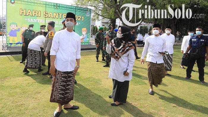 Potret Gibran Pakai Sarung & Berpeci saat Hari Santri Nasional di Solo : Ucapkan Terima Kasih Kiai