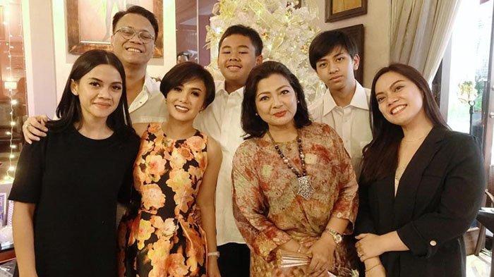 Meski Lama Bercerai, Yuni Shara Ikut Rayakan Natal Bersama Anak dan Mantan Suaminya