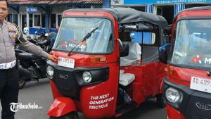 2-kendaraan-bermotor-roda-3-jenis-Bajaj-milik.jpg