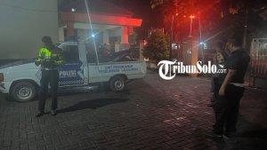 Anggota-Satlantas-Polres-Karanganyar-dan-motor-Honda-yang-nyemplung.jpg