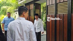 BLAK-BLAKKAN-JOKOWI-Presiden-ke-7-RI-Jokowi-saat-ditemui-di-kediaman-Sumber-Solo.jpg