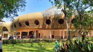 Bangunan-baru-gedung-pertunjukan-di-Taman-Balekambang-Kota-Solo.jpg