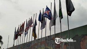 Bendera-partai-politik-peserta-pemilu-di-Kantor-KPU-Surakarta.jpg