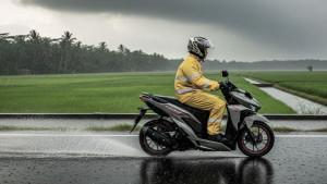 Berkendara-ditengah-hujan-deras.jpg