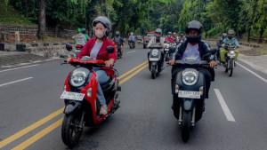 Bikers-Honda-Scoopy-meramaikan-acara-Scoopy-Coffee-Rave.jpg