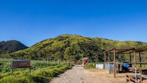 Bukit-Mongkrang-Karanganyar-Jawa-Tengah-beberapa-waktu-lalu.jpg