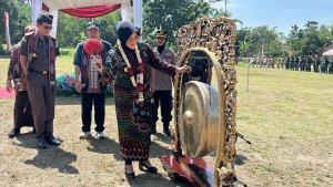 Bupati-Klaten-Sri-Mulyani-di-hadapan-tamu.jpg