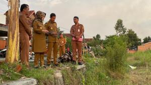 Bupati-Sukoharjo-Etik-Suryani-meninjau-langsung-lahan.jpg
