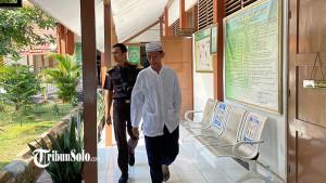 Dendi-Irwandi-saat-dihadirkan-dalam-persidangan-kedua-di-Pengadilan-Negeri-Sukoharjo.jpg