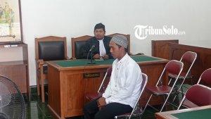 Dwi-Feriyanto-pembunuh-dosen-UIN-Raden-Mas-Said-Surakarta-Wahyu-Dian-Silviani-saat-sidang-vonis.jpg