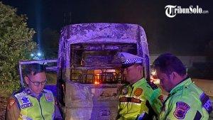 Elf-Terbakar-di-Tol-Solo-Semarang.jpg