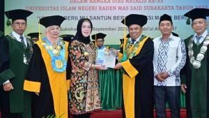 Etik-saat-hadiri-dies-natailis-uin-solo.jpg