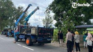 Evakuasi-truk-muatan-sirtu-2.jpg