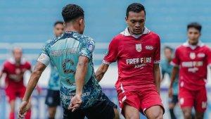 solo/Ferdinand-Sinaga-beraksi-dalam-laga-PSIS-Semarang-vs-Persis-Solo.jpg