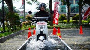 Fitur-Keselamatan-Berkendara-di-Motor-Listrik-Honda-EM1-e.jpg