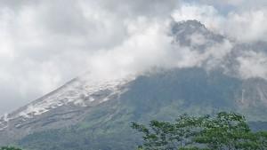 GUGURAN-LAVA-MERAPI-Penampakan-gunung-Merapi-saat-terjadi-guguran-lava-Minggu-1492025.jpg