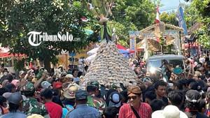 Grebeg-Penjalin-ke-8-Desa-Trangsan-Sukoharjo.jpg