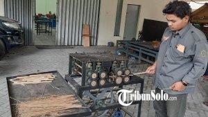 Grup-Riset-Prodi-D-3-Teknik-Mesin-Sekolah-Vokasi-UNS-Surakarta-menciptakan-alat-serut-bambu.jpg