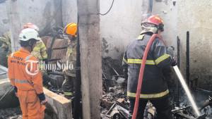 Gudang-rumah-tinggal-terbakar.jpg