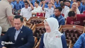 Ia-memberikan-motivasi-kepada-para-siswa-SMA.jpg