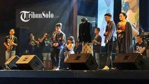 Istri-almarhum-Didi-Kempot-Yan-Vellia.jpg