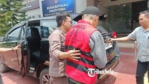 KORUPSI-TANAH-KAS-DESA-Maryoto-mantan-Kades-Teras-dibawa-oleh-Kejari-Boyolali.jpg