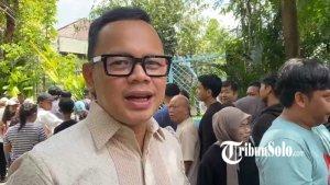 KUNJUNGI-KEDIAMAN-JOKOWI-Wamendagri-RI-Bima-Arya-saat-mendatangi-kediaman-Jokowi.jpg