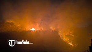 Kebakaran-di-Tempat-Pembuangan-Akhir-TPA-Troketon-di-Pedan-Klaten-Minggu-922025.jpg